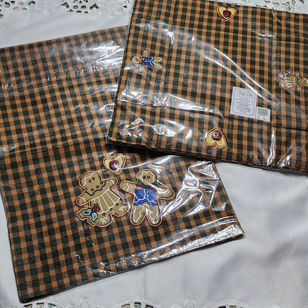 Kay Dee Designs Gingerbread Plaid Table Runner and Fabric Basket Set Christmas